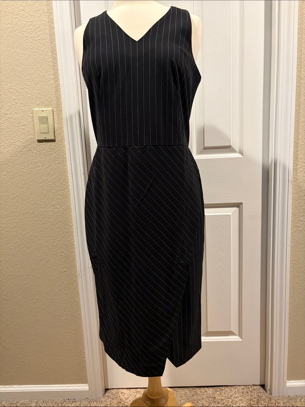 DKNY Black Pinstripe Midi Dress size 6 new with tags - Picture 3 of 10